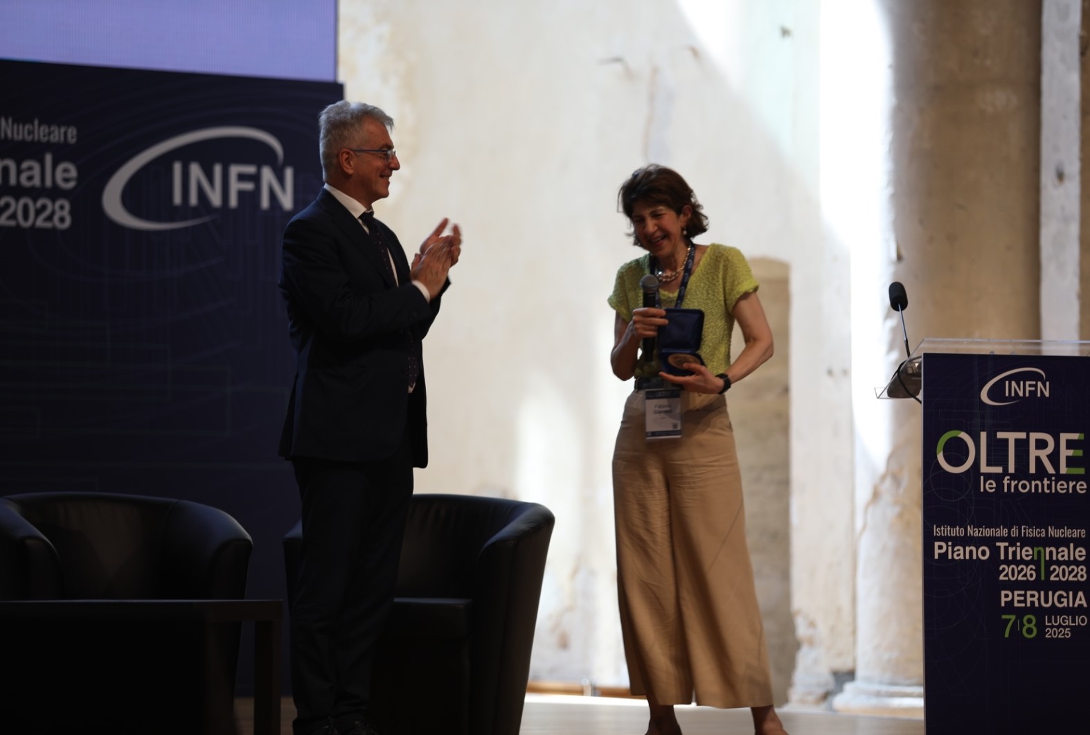 consegna medaglia INFN a Fabiola Gianotti