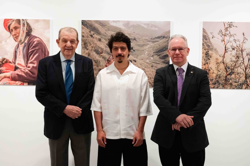 Centro: Musuk Nolte, vincitore del premio fotografico Through Southern Lenses